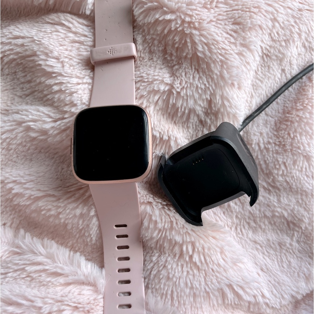 I’m selling a Fitbit v-2